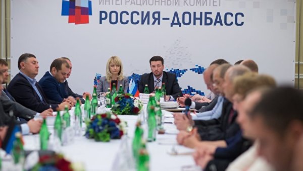 Россия проложила для Донбасса «Дорогу жизни» Россия проложила для Донбасса «Дорогу жизни»