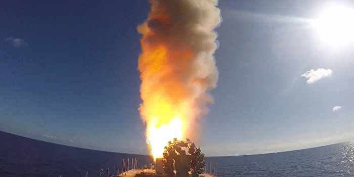 Опубликовано видео удара ВМФ России по боевикам в Сирии Опубликовано видео удара ВМФ России по боевикам в Сирии