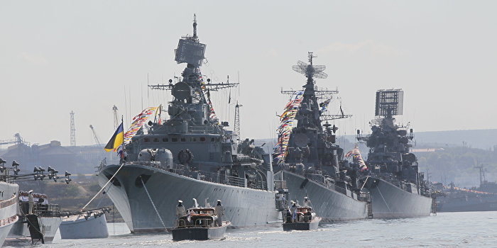 Экс-командующий ВМС Украины Сергей Гайдук рассказал о развале украинского флота Экс-командующий ВМС Украины Сергей Гайдук рассказал о развале украинского флота