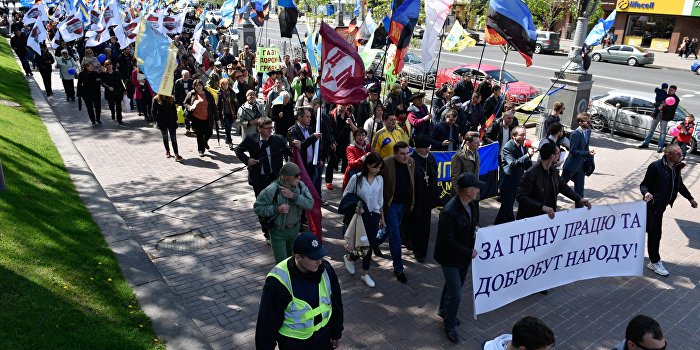 Опрос: 85% украинцев считают, что страной овладел хаос Опрос: 85% украинцев считают, что страной овладел хаос
