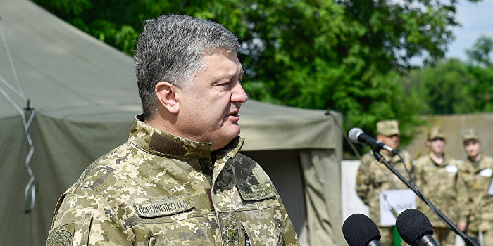 Сенатор: Порошенко развязал гражданскую войну против своего народа Сенатор: Порошенко развязал гражданскую войну против своего народа