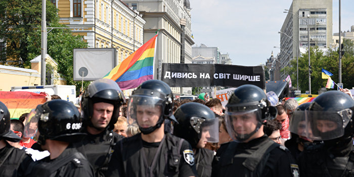 «Европейские ценности»: в партии Порошенко пригрозили увольнением сотруднику за поддержку ЛГБТ «Европейские ценности»: в партии Порошенко пригрозили увольнением сотруднику за поддержку ЛГБТ