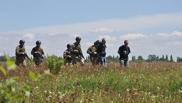 Болевой захват: зачем украинские спецслужбы похищают людей Болевой захват: зачем украинские спецслужбы похищают людей