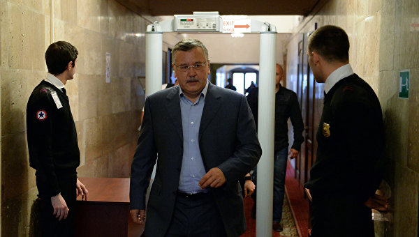 У Порошенко один выход: объявить войну и тут же сдаться У Порошенко один выход: объявить войну и тут же сдаться