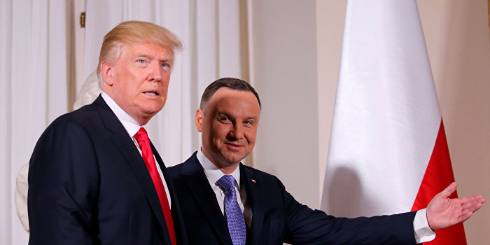 Трамп и Дуда обсудили газовые контракты и затронули кризис на Украине Трамп и Дуда обсудили газовые контракты и затронули кризис на Украине