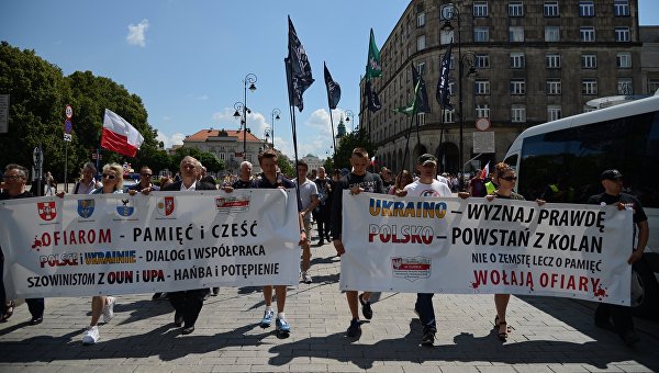 Эхо Волынской резни: украинофилия в Польше сменилась антибандеровским презрением Эхо Волынской резни: украинофилия в Польше сменилась антибандеровским презрением