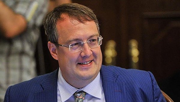 Большой Антон следит за тобой Большой Антон следит за тобой