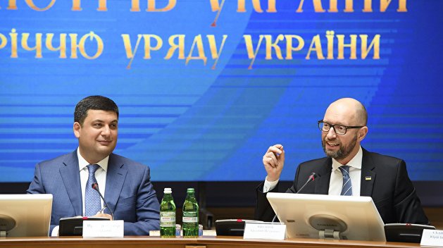 Политолог: Гройсман поддержит «Народный фронт», который осенью уйдет в оппозицию Политолог: Гройсман поддержит «Народный фронт», который осенью уйдет в оппозицию