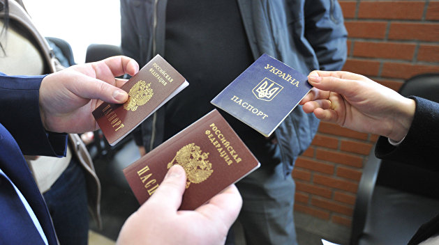 В ответ на санкции. Жириновский предложил выдавать украинцам российские паспорта В ответ на санкции. Жириновский предложил выдавать украинцам российские паспорта