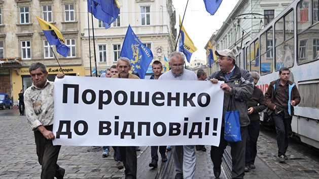 «Рабов в рай не пускают»: Roshen во Львове атаковали противники Порошенко «Рабов в рай не пускают»: Roshen во Львове атаковали противники Порошенко