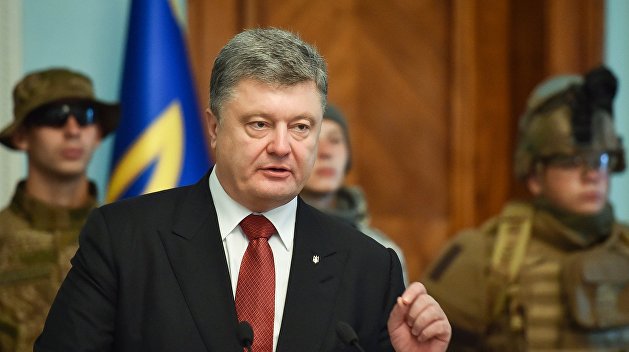 Порошенко предложил заменить «младшего лейтенанта» на «хорунжего» Порошенко предложил заменить «младшего лейтенанта» на «хорунжего»