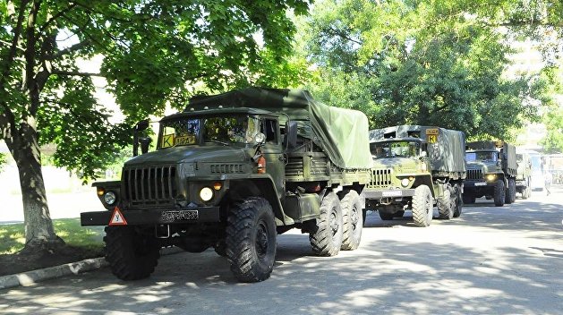 В Славянске военные протаранили маршрутку В Славянске военные протаранили маршрутку