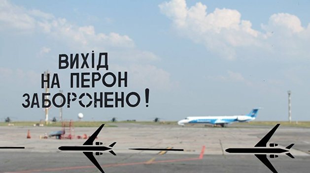 В киевском аэропорту целую ночь протестовали против выдворения грузин В киевском аэропорту целую ночь протестовали против выдворения грузин