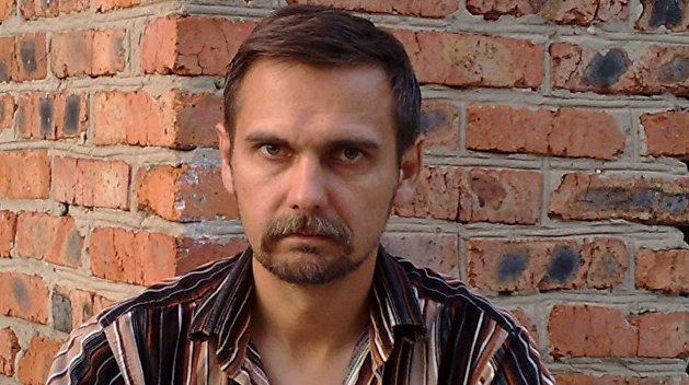 Луганский писатель: Люди в ЛНР верят, что паспорт России — путь к миру Луганский писатель: Люди в ЛНР верят, что паспорт России — путь к миру