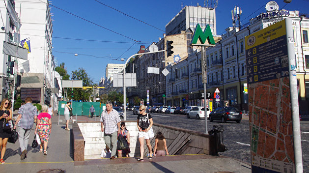 В Киеве с сегодняшнего дня вводят европейскую систему оплаты парковки В Киеве с сегодняшнего дня вводят европейскую систему оплаты парковки