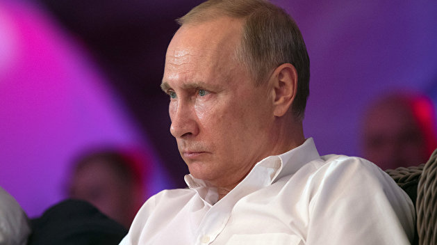 СМИ: Путин и Медведчук обсудили Украину на закрытой встрече в Крыму СМИ: Путин и Медведчук обсудили Украину на закрытой встрече в Крыму