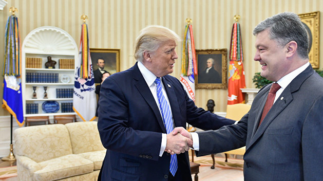 Раньше времени: Трамп поздравил Порошенко с Днем Независимости Украины Раньше времени: Трамп поздравил Порошенко с Днем Независимости Украины