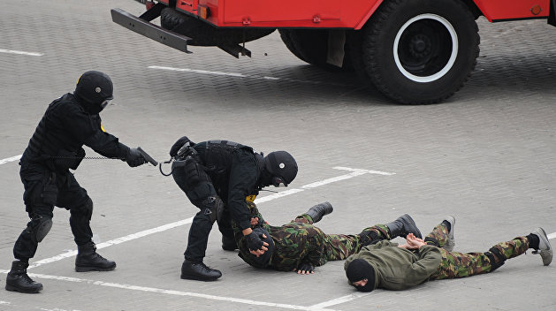 42 рейдера с оружием напали на ферму в Винницкой области 42 рейдера с оружием напали на ферму в Винницкой области