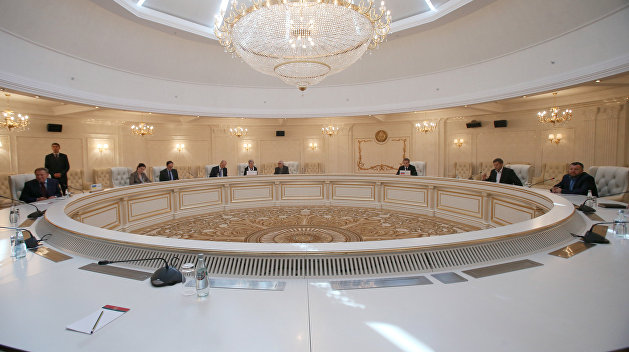Делегация Киева ушла с переговоров гуманитарной подгруппы в Минске Делегация Киева ушла с переговоров гуманитарной подгруппы в Минске