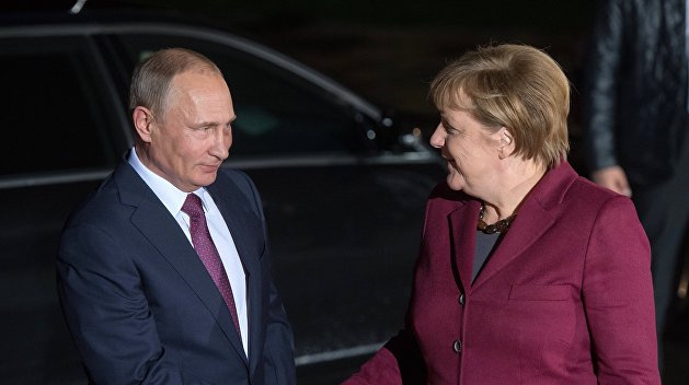 Путин и Меркель обсудили риски срыва транзита газа через Украину Путин и Меркель обсудили риски срыва транзита газа через Украину