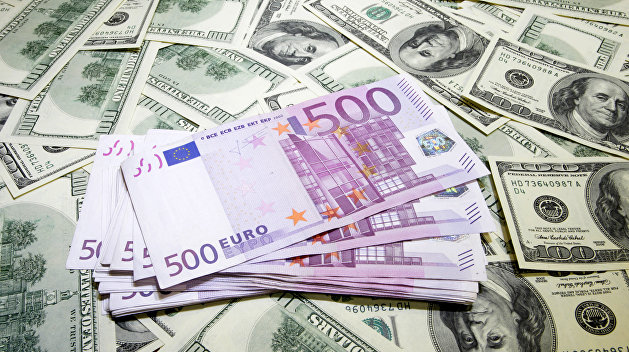 Эксперт рассказал, почему Россия перевела расчеты за газ из долларов и евро в рубли