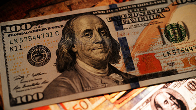 Сувенир за $800: «Сотрудница банка» вручила пенсионерке фальшивые деньги