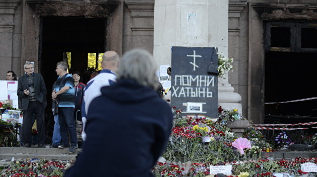 В Одессе неизвестные разбили мемориальный знак погибшему в трагедии 2 мая праворадикалу В Одессе неизвестные разбили мемориальный знак погибшему в трагедии 2 мая праворадикалу