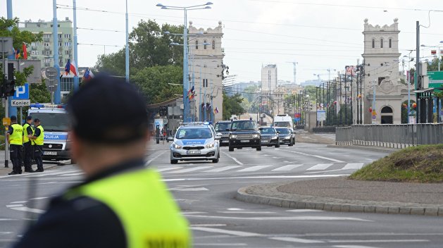 Поляки массово едут на Украину за правами Поляки массово едут на Украину за правами