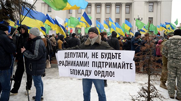 Хвост виляет собакой: радикалы поставили Порошенко на колени Хвост виляет собакой: радикалы поставили Порошенко на колени