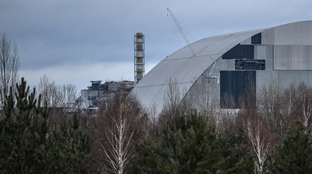 Установка нового саркофага над четверным энергоблоком Чернобыльской АЭС