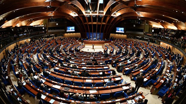 Представители Украины покинули зал заседаний ПАСЕ Представители Украины покинули зал заседаний ПАСЕ