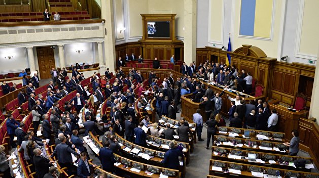 «Слуги народа» заблокировали трибуну Рады из-за пожеланий смерти Зеленскому — видео «Слуги народа» заблокировали трибуну Рады из-за пожеланий смерти Зеленскому — видео