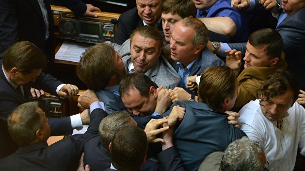 Депутату сломали руку на сессии Депутату сломали руку на сессии