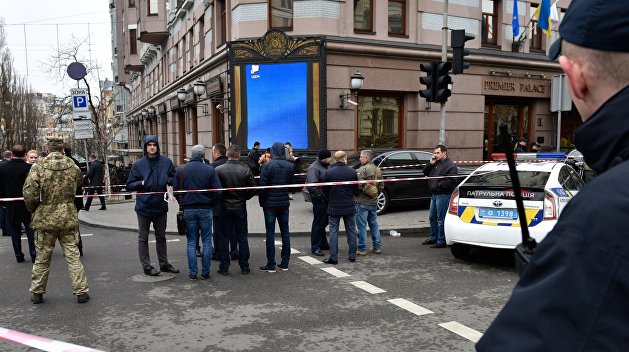 Могилу убийцы Вороненкова оформили в традициях Третьего рейха Могилу убийцы Вороненкова оформили в традициях Третьего рейха