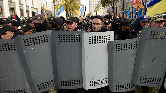 Депутат от Крыма: В Киеве мы видим начало организованного в верхах переворота Депутат от Крыма: В Киеве мы видим начало организованного в верхах переворота