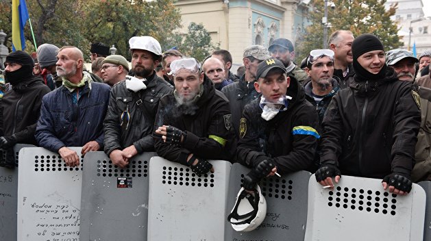 Бойцы добробатов «отжали» МихоМайдан у Саакашвили Бойцы добробатов «отжали» МихоМайдан у Саакашвили