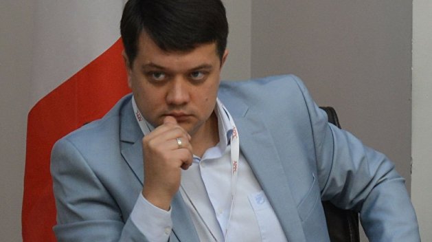 Разумков поделился видением ситуации с «евробляхами» Разумков поделился видением ситуации с «евробляхами»
