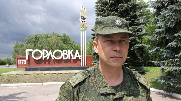 Украинские силовики отбирают дома у жителей Донбасса Украинские силовики отбирают дома у жителей Донбасса