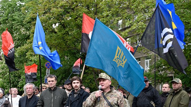 Соратники Кохановского разгромили зал киевского суда Соратники Кохановского разгромили зал киевского суда