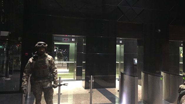 Прокуратура нагрянула с обысками к бывшим руководителям банка «Капитал» Прокуратура нагрянула с обысками к бывшим руководителям банка «Капитал»