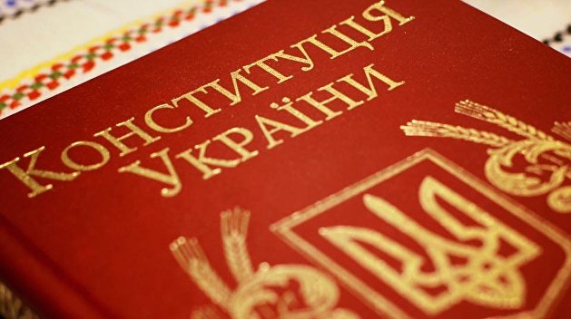 На Украине вступил в силу закон о закреплении в Конституции курса в ЕС и НАТО На Украине вступил в силу закон о закреплении в Конституции курса в ЕС и НАТО