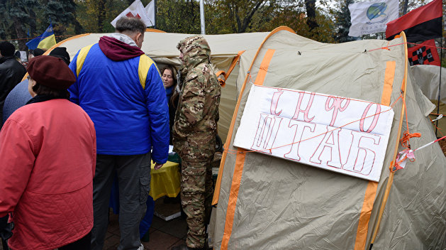 Высокие отношения: глава МВД Украины обозвал митингующих хламом Высокие отношения: глава МВД Украины обозвал митингующих хламом