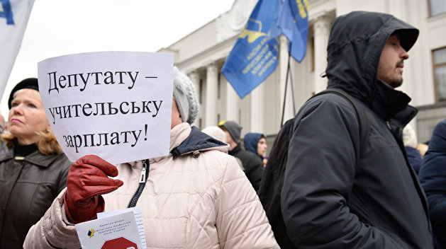 Средняя зарплата на Украине втрое меньше российской Средняя зарплата на Украине втрое меньше российской