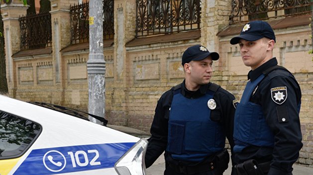 Аваков запретил полицейским иронизировать и проявлять чувства Аваков запретил полицейским иронизировать и проявлять чувства