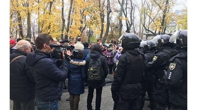 Беспорядки в Одессе: травмированы более 20 полицейских Беспорядки в Одессе: травмированы более 20 полицейских