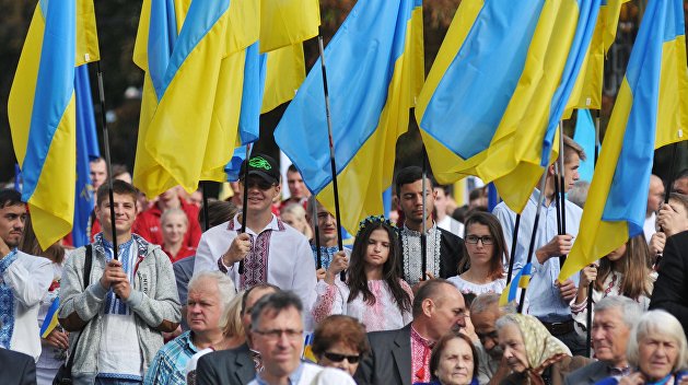 День Конституции Украины на фоне антиконституционных инициатив власти