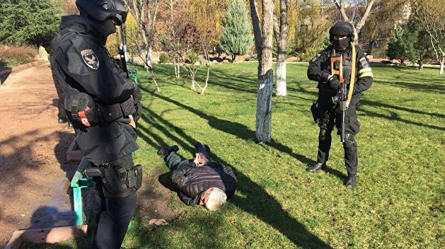 Четверых представителей «Меджлиса» поймали в Крыму на вымогательстве Четверых представителей «Меджлиса» поймали в Крыму на вымогательстве