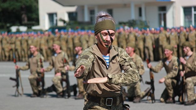 Украинская армия: с бородой и дамской сумочкой Украинская армия: с бородой и дамской сумочкой