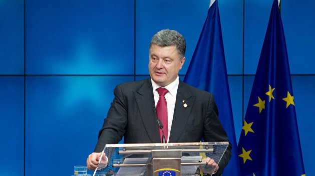 Порошенко: В полночь украинский паспорт превратится в европейский аусвайс Порошенко: В полночь украинский паспорт превратится в европейский аусвайс