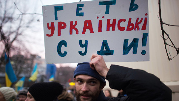 Пощечина Порошенко: Власть пожинает плоды давления на судей Пощечина Порошенко: Власть пожинает плоды давления на судей